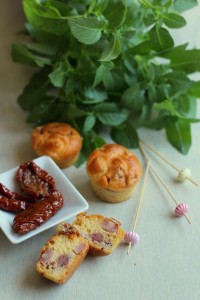 » Bouchées gruyère, dés de jambon, tomates séchées, basilic
