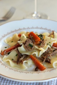 » Effilochée de plat de côtes mijoté petites carottes et pâtes fantaisies