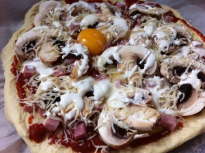 » Pizza tomate- jambon-champignon-crème
