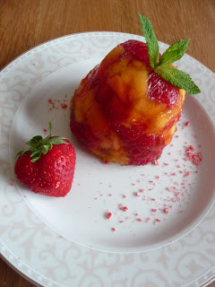 » Pyramide de fruits frais en gelée