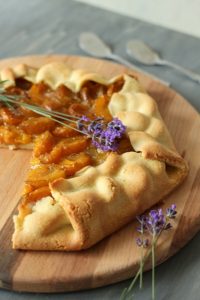 Tarte rustique aux prunes jaunes