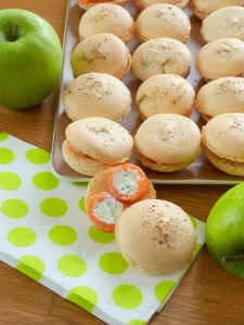 » Macarons chèvre frais, truite fumée, pomme verte et fines herbes